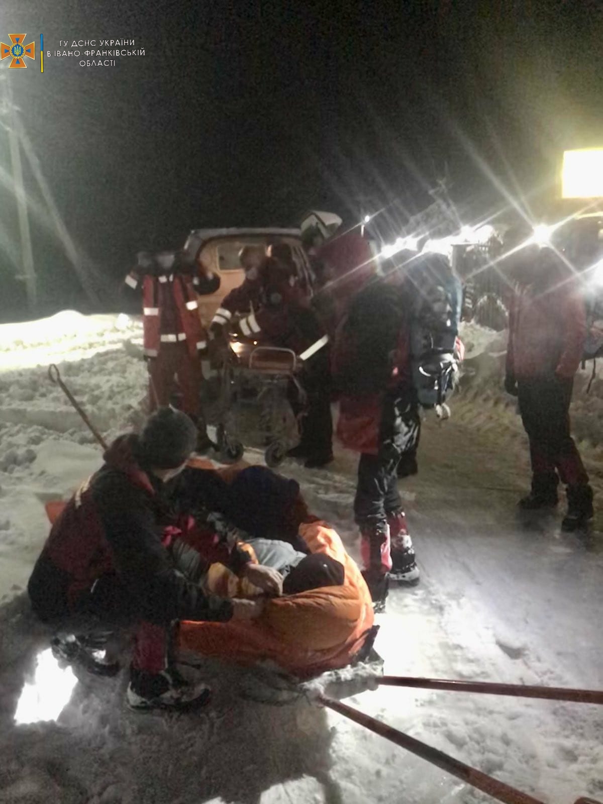 Розшукали та евакуювали: у Карпатах врятували травмовану туристку