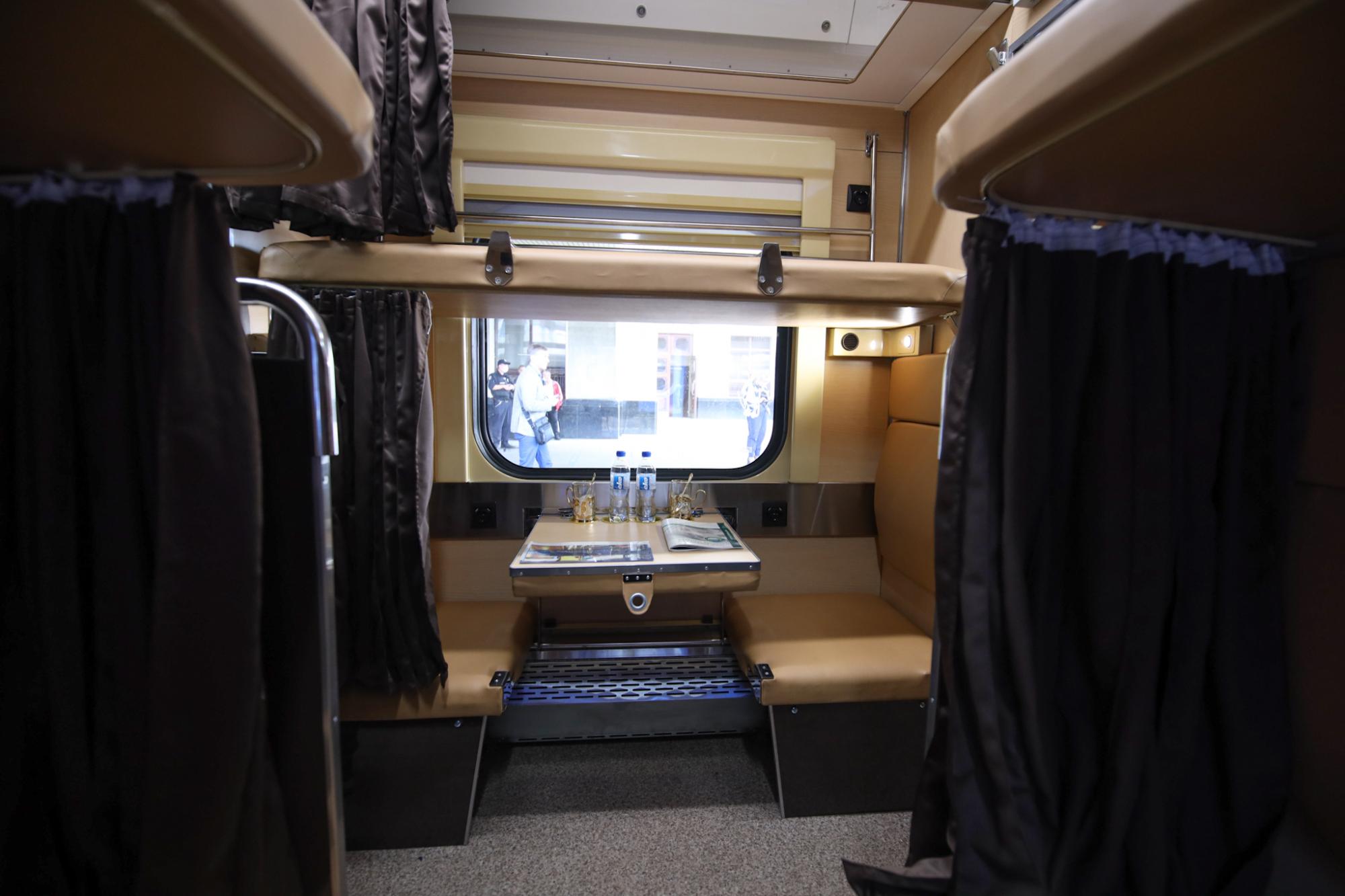 З'явилися фото "капсульних плацкартів" від Укрзалізниці: як в Японії!