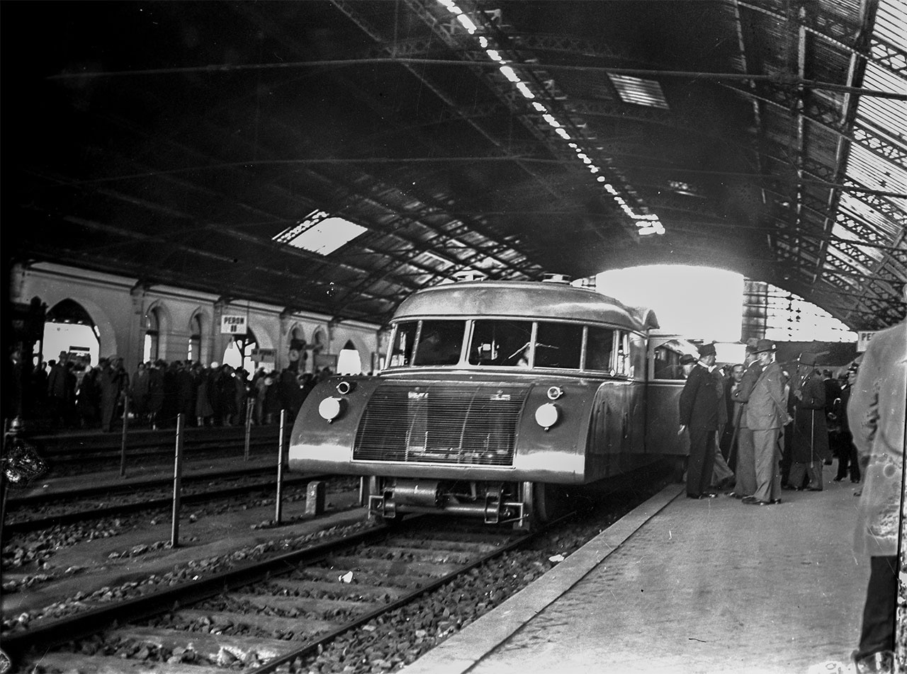 Залізничний експрес наших прадідів: як виглядала "Люксторпеда" - гібрид автобуса і лімузина (відео)