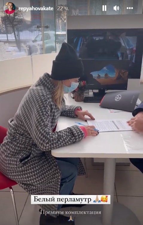 Жена Виктора Павлика похвасталась дорогой покупкой: муж приобрел элитное авто