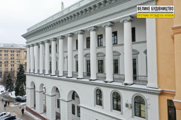 У центрі Києва відреставрували фасад Національної музичної академії