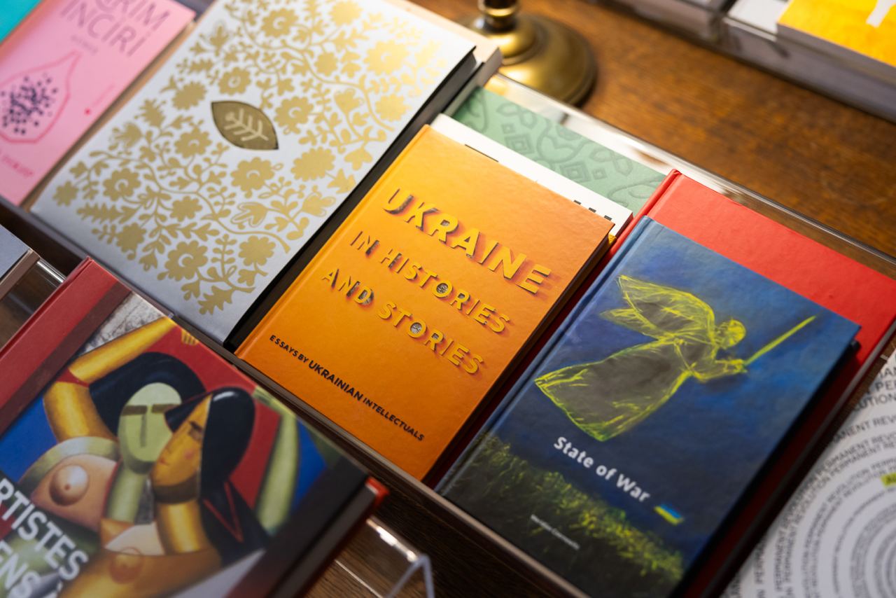 Зеленська на стилі відвідала університет Сорбонни в Парижі (фото)