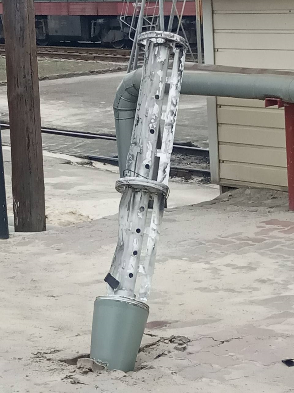 Російських військових застукали за мародерством у продуктовому магазині Тростянця (відео)