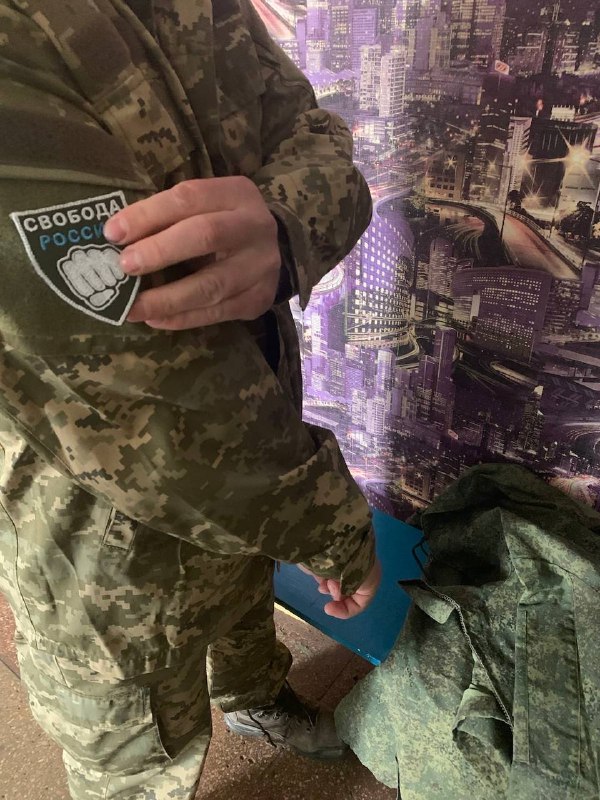 Легион" Свобода России", воюющий за Украину, получил собственные шевроны и форму (фото)