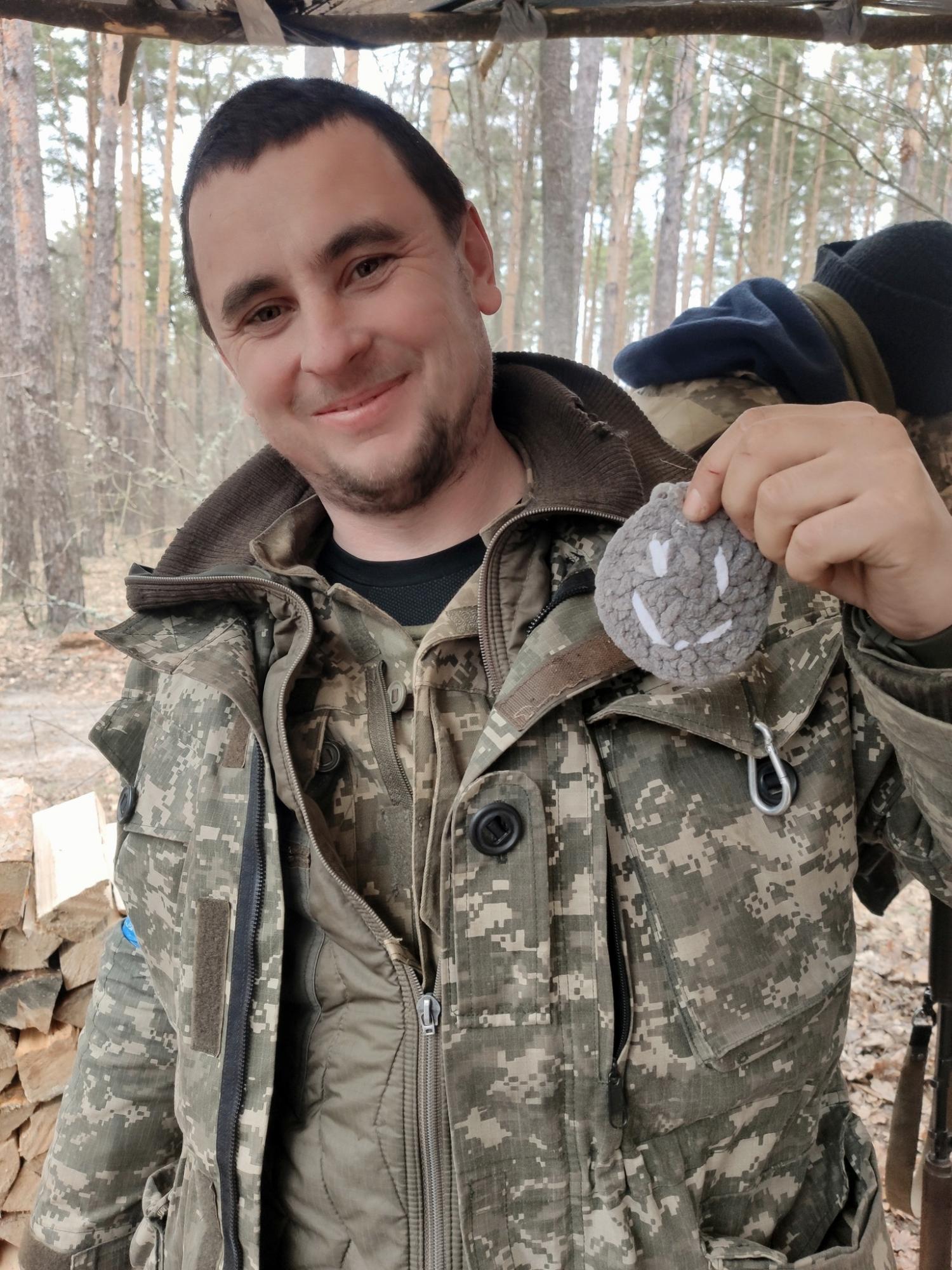 Так выглядят наши герои: боец "Полтава" бросил работу во Франции, обнял семью и сразу на фронт