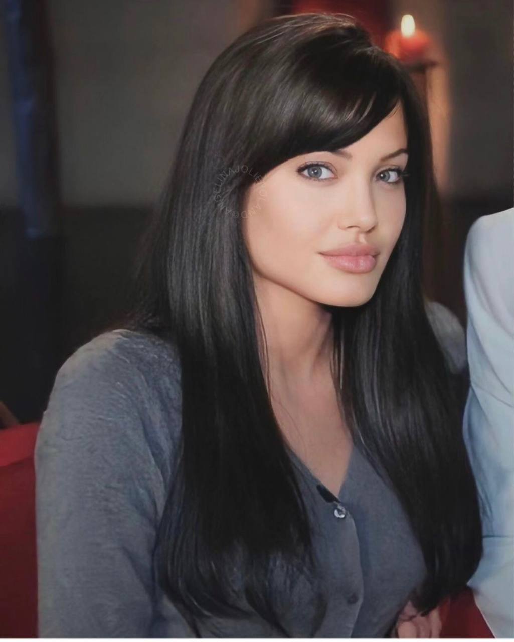 Штучний інтелект показав, як може виглядати еталон краси Анджеліна Джолі