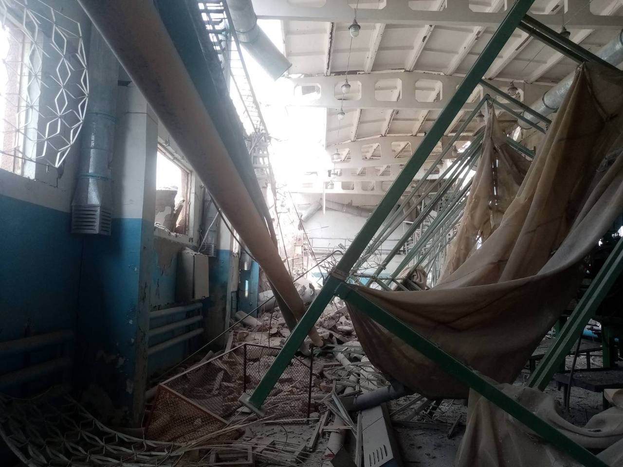 Під Миколаєвом окупанти обстріляли будкомбінат