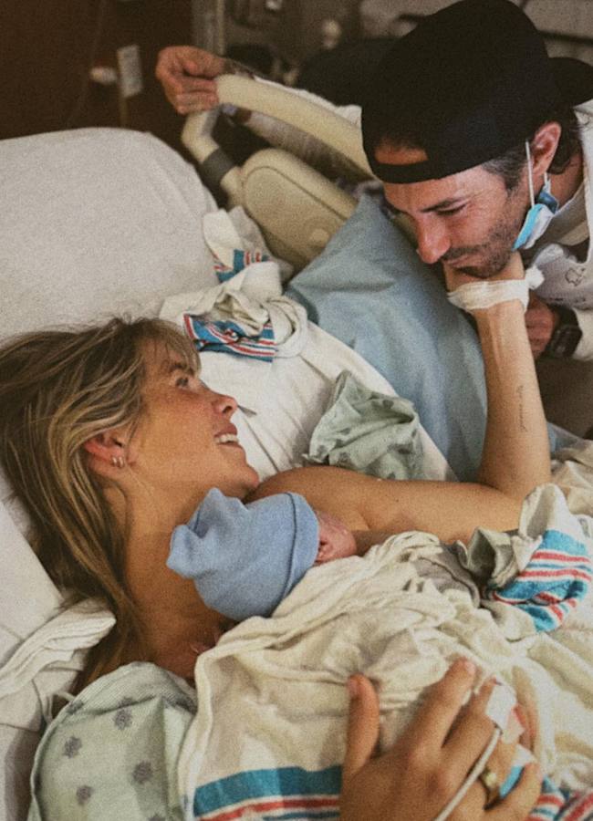 Зірка культового серіалу "Щоденники вампіра" показала, як виглядає її новонароджене маля