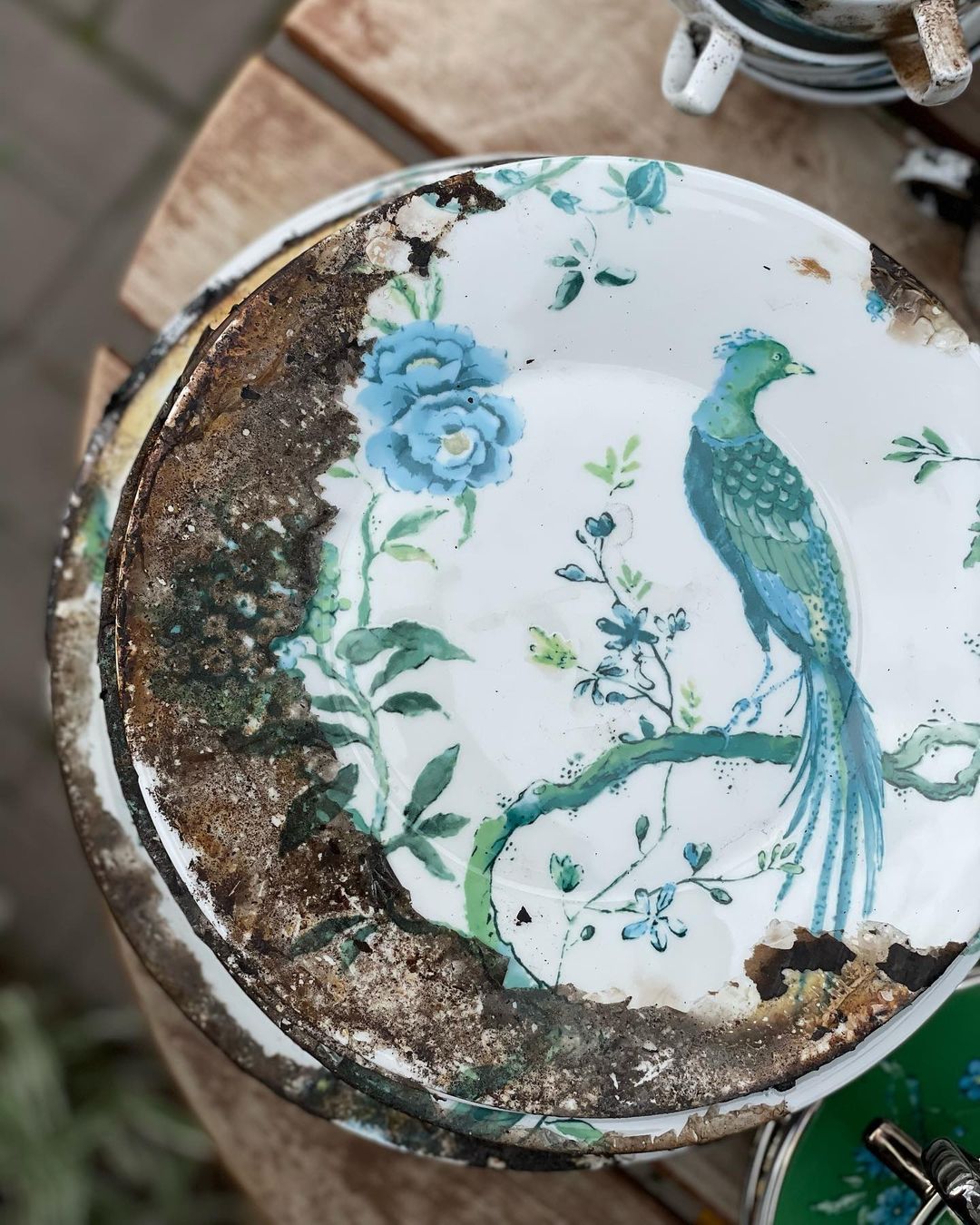 Эти тарелки и чашки дали отпор врагу под Бучей. Теперь они приблизят нашу победу