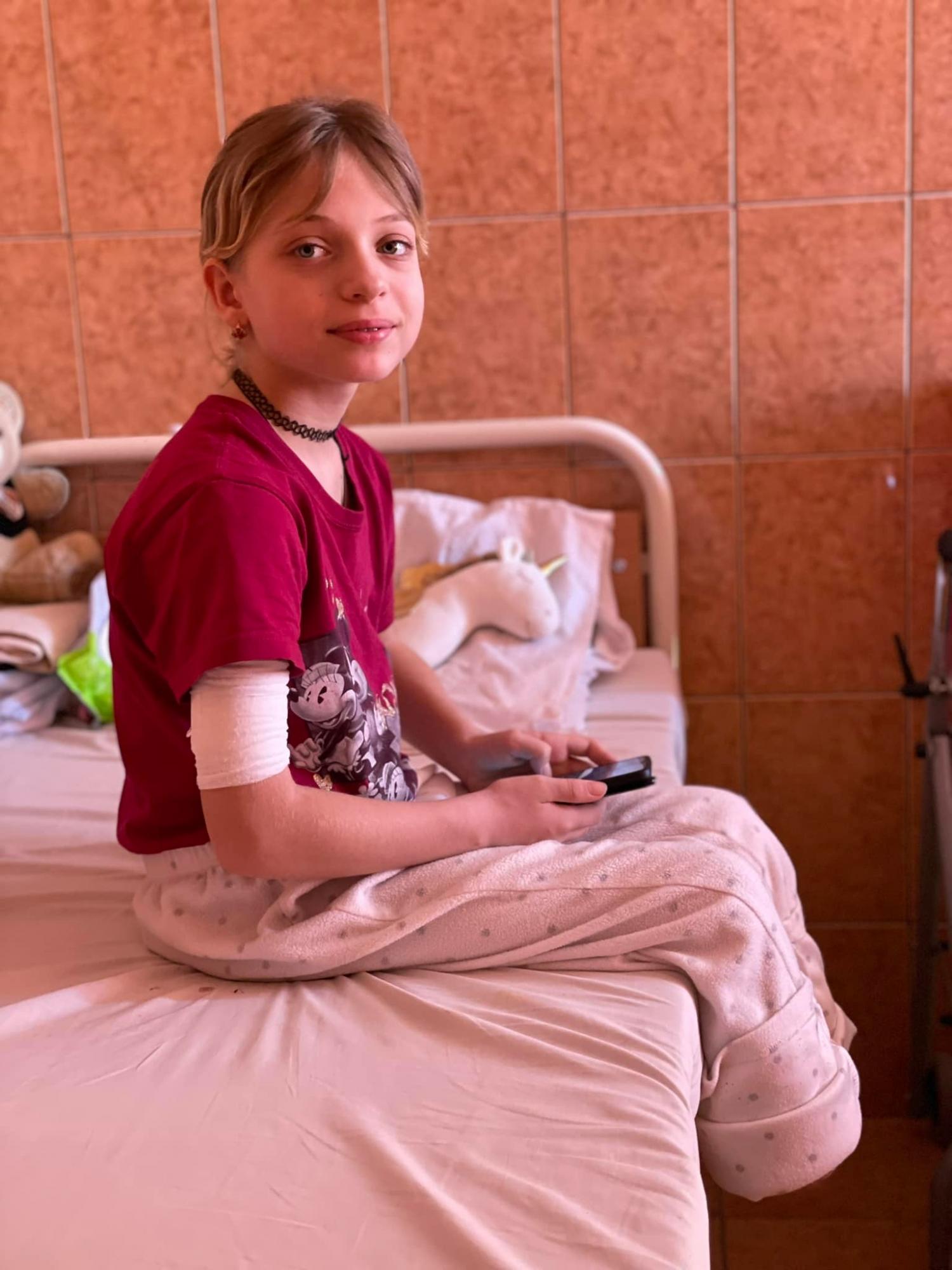 Мама й маленька донька втратили ноги на вокзалі Краматорська: історія та фото мужньої родини