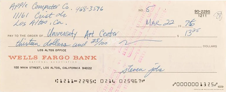 Винтажные яблоки. Редкие устройства Apple с автографом Джобса выставили на аукцион (фото)