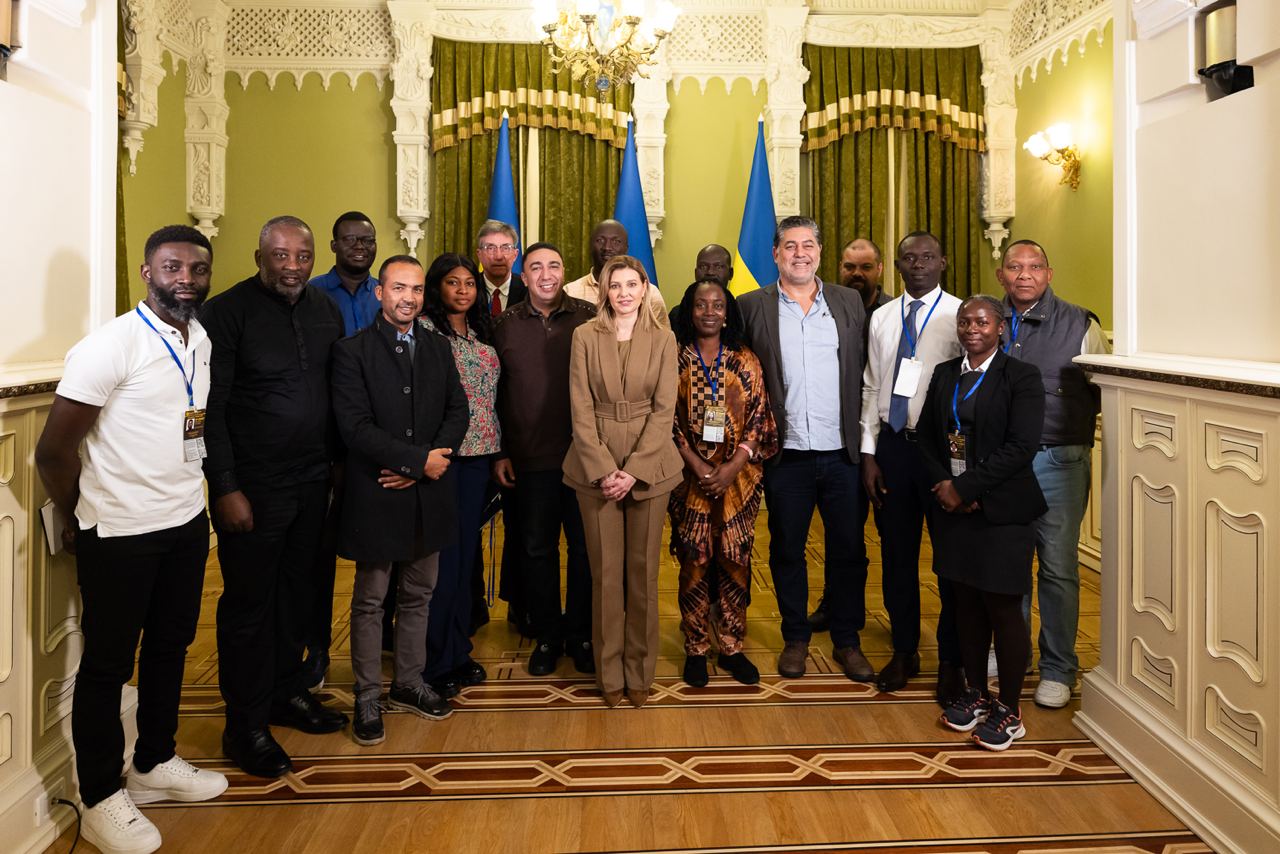 Елена Зеленская продемонстрировала элегантный и сдержанный образ (фото)