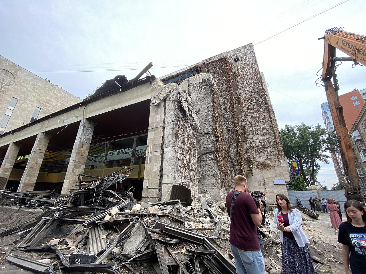 Один из самых известных исторических магазинов Киева превратили в гору мусора: видео