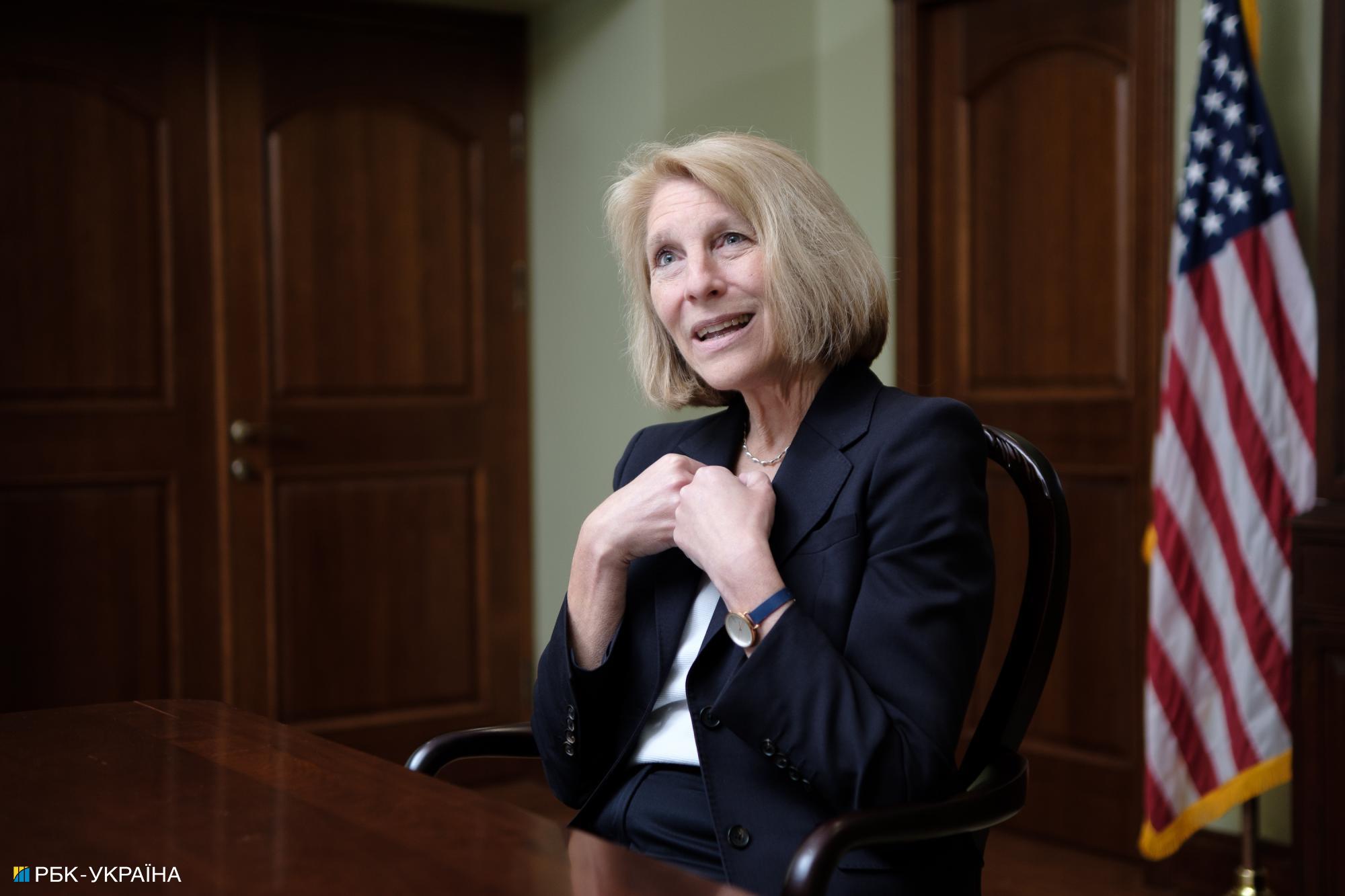 Помічниця держсекретаря США Карен Донфрід: Путін має владу припинити війну сьогодні