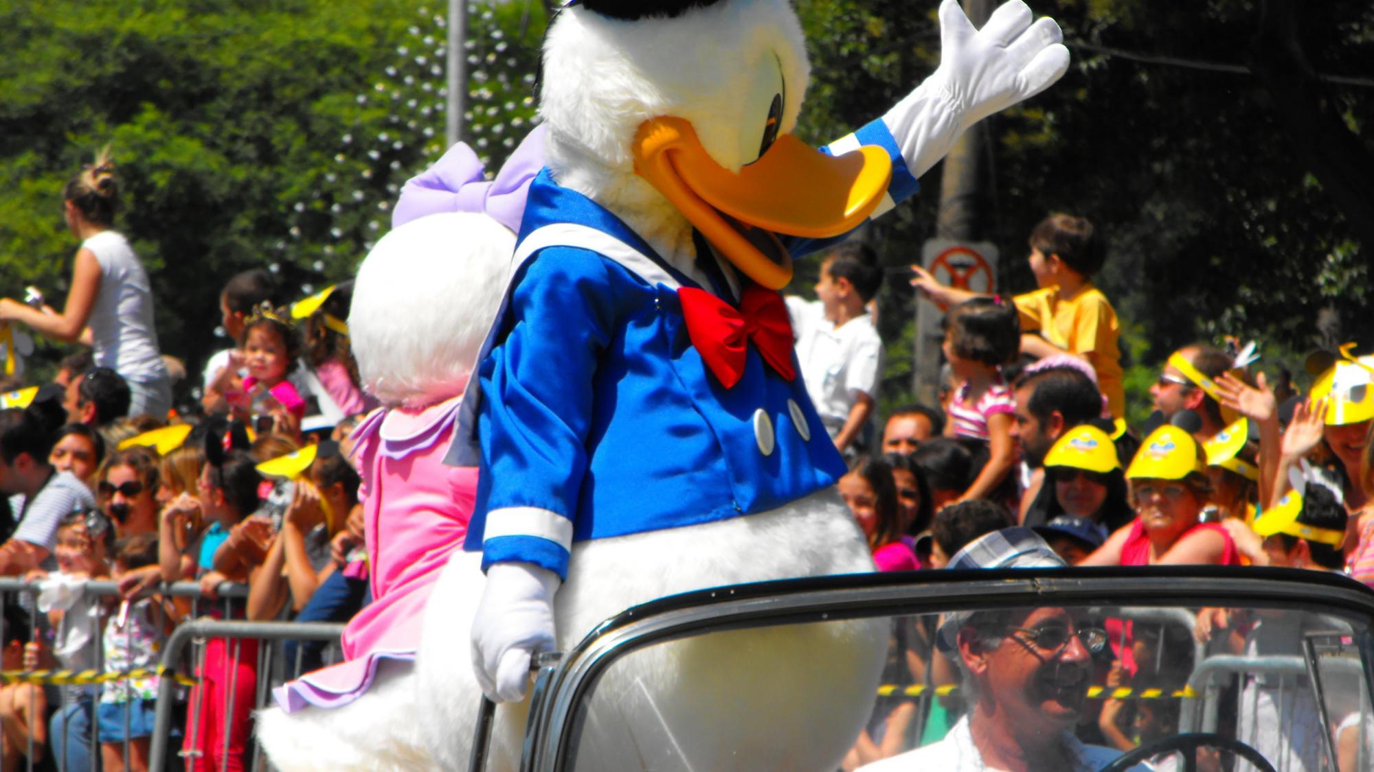 Ніч редиски, зомбі-кінь і ролики з петардами: 13 найдивніших різдвяних традицій у світі