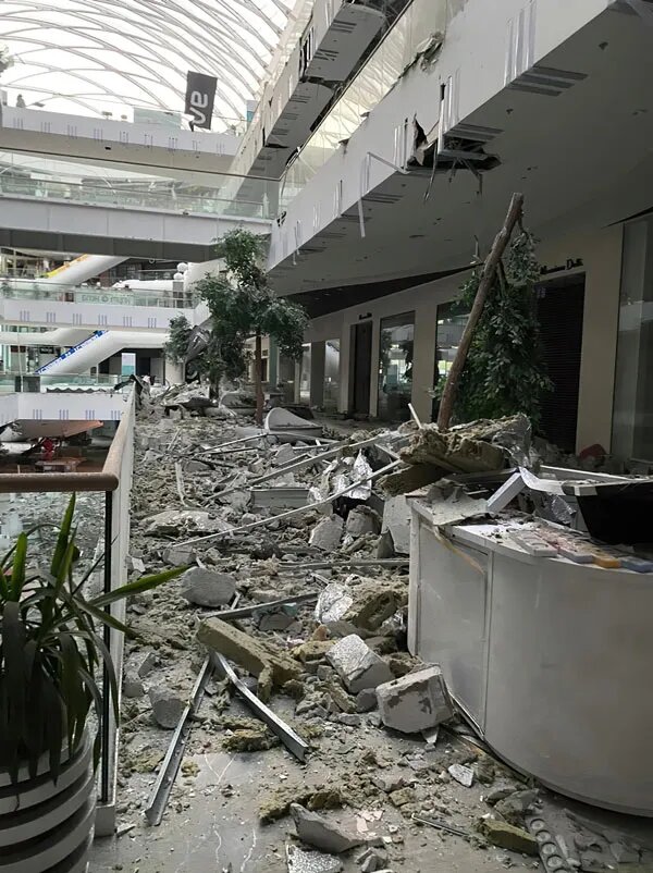 Дивіться, як відновили ТРЦ у Харкові, який знищили росіяни: фото "до" та "після"