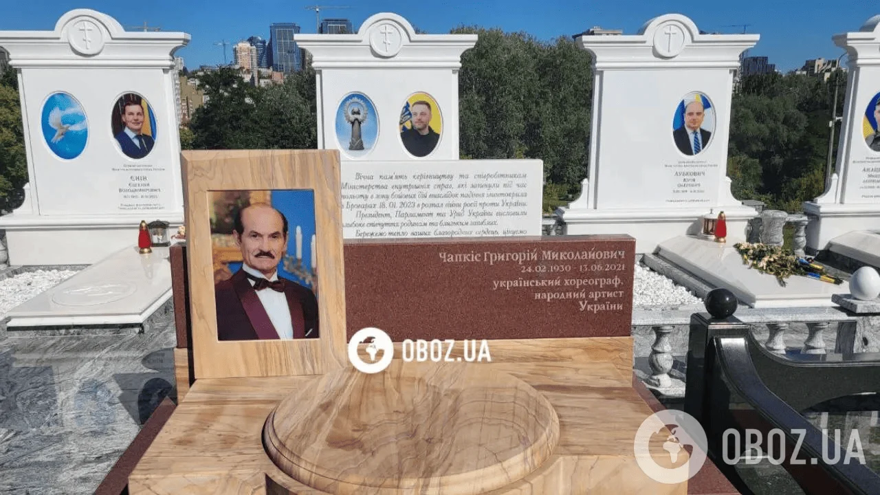 В сети обеспокоены состоянием могилы Григория Чапкиса: что с ней не так (фото)