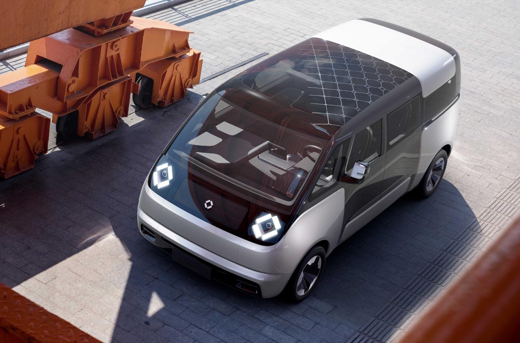 Отдельное VIP-место и встроенный автомат с напитками: в Китае показали такси будущего