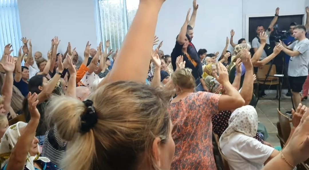 На Буковине священник МП отказался отпевать погибшего на фронте воина. Вся община перешла в ПЦУ