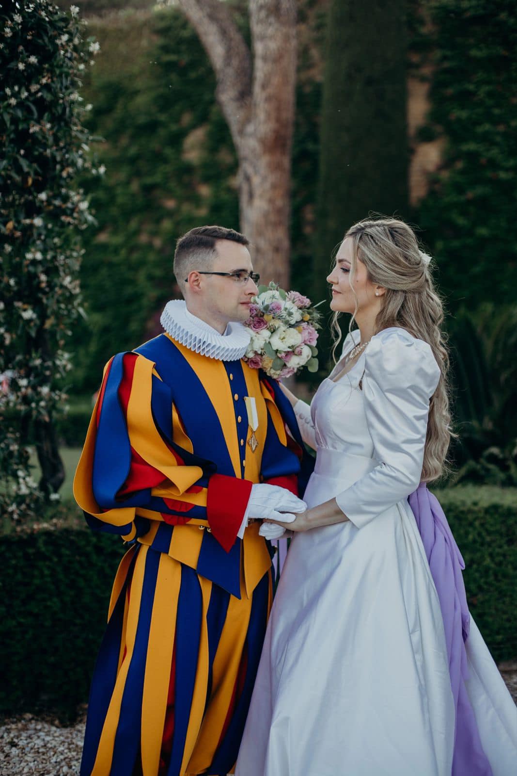 В Ватикане капрал охраны Папы Римского женился на украинке: захватывающие фото со свадьбы