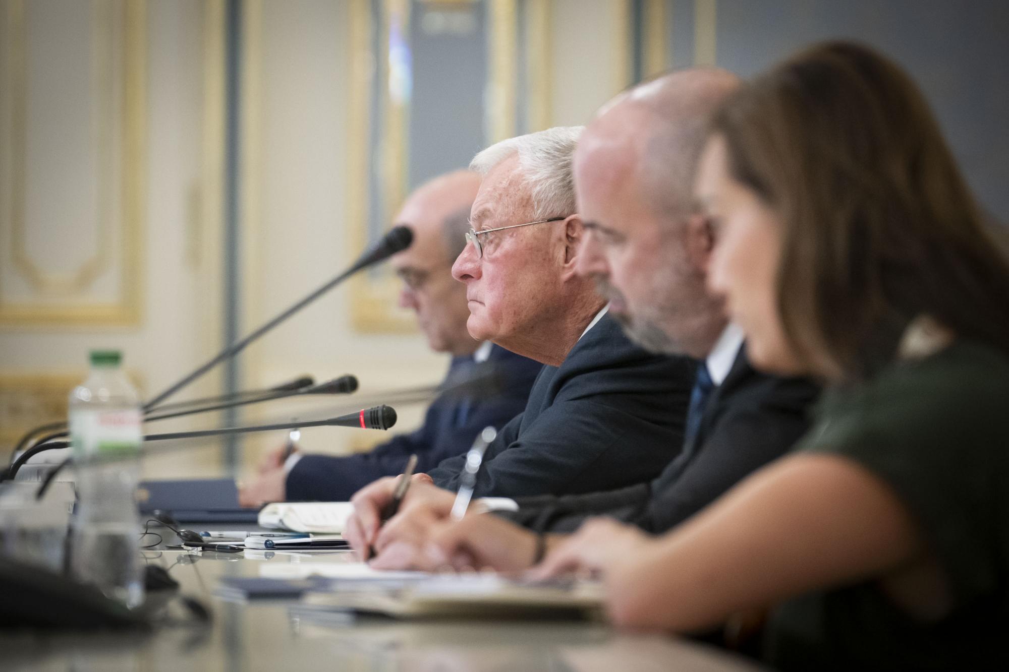 Келлог в Киеве уже второй день: с кем и о чем говорил