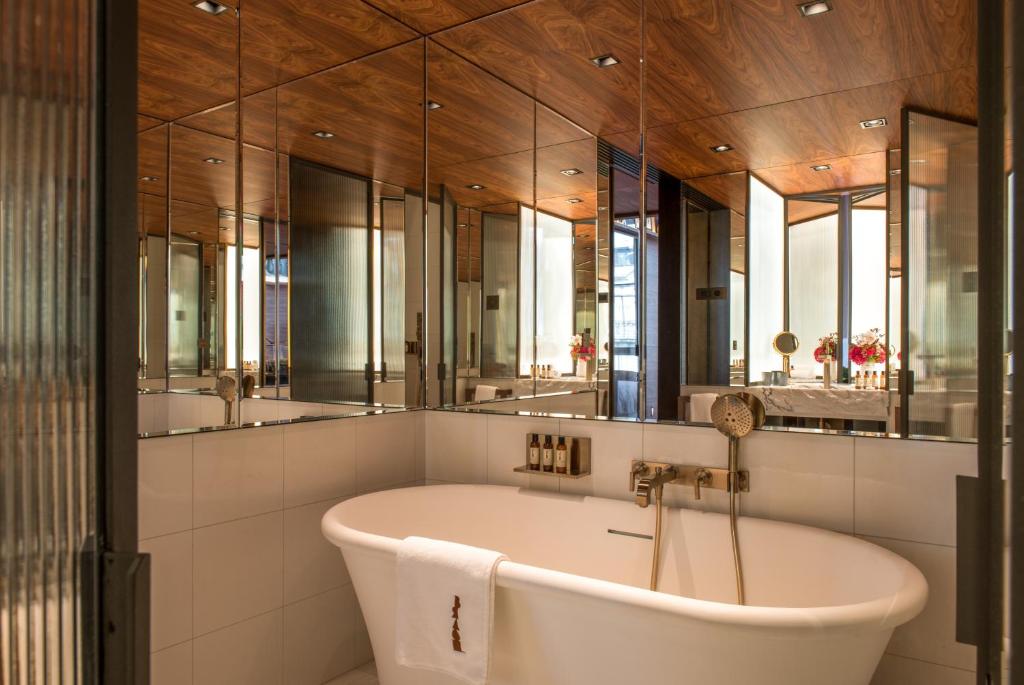 Даже завтрак не включен. Смотрите, как выглядит гостиничный номер за 147 тысяч