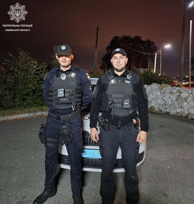 Во Львове патрульные в час пик помогли родителям доставить маленького мальчика в больницу (фото)