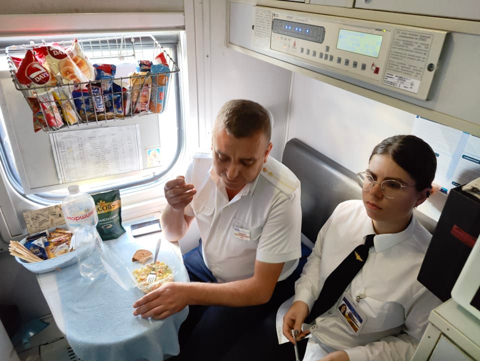 В поезде УЗ разразился скандал из-за собаки, лежавшей на одеяле