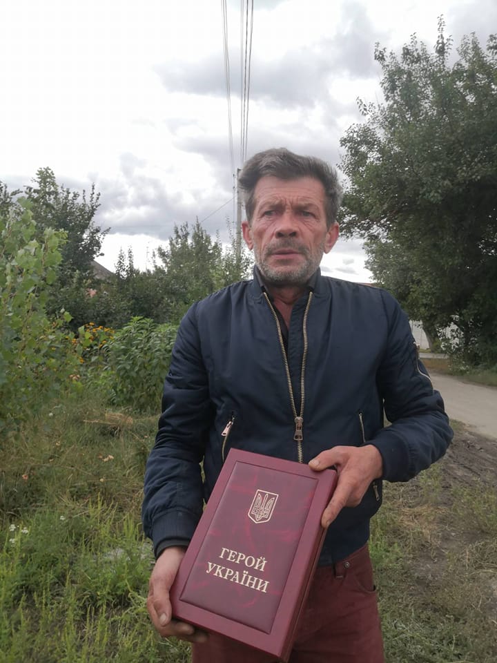 Успел вынести только награды сына: в Харькове российская ракета уничтожила дом отца героя Небесной Сотни