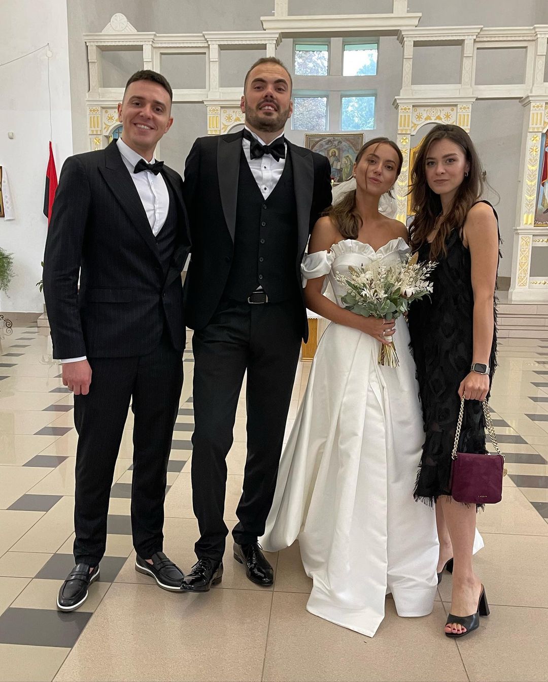 Вышла замуж за воина ВСУ: Горбунов показал чувственные фото со свадьбы племянницы