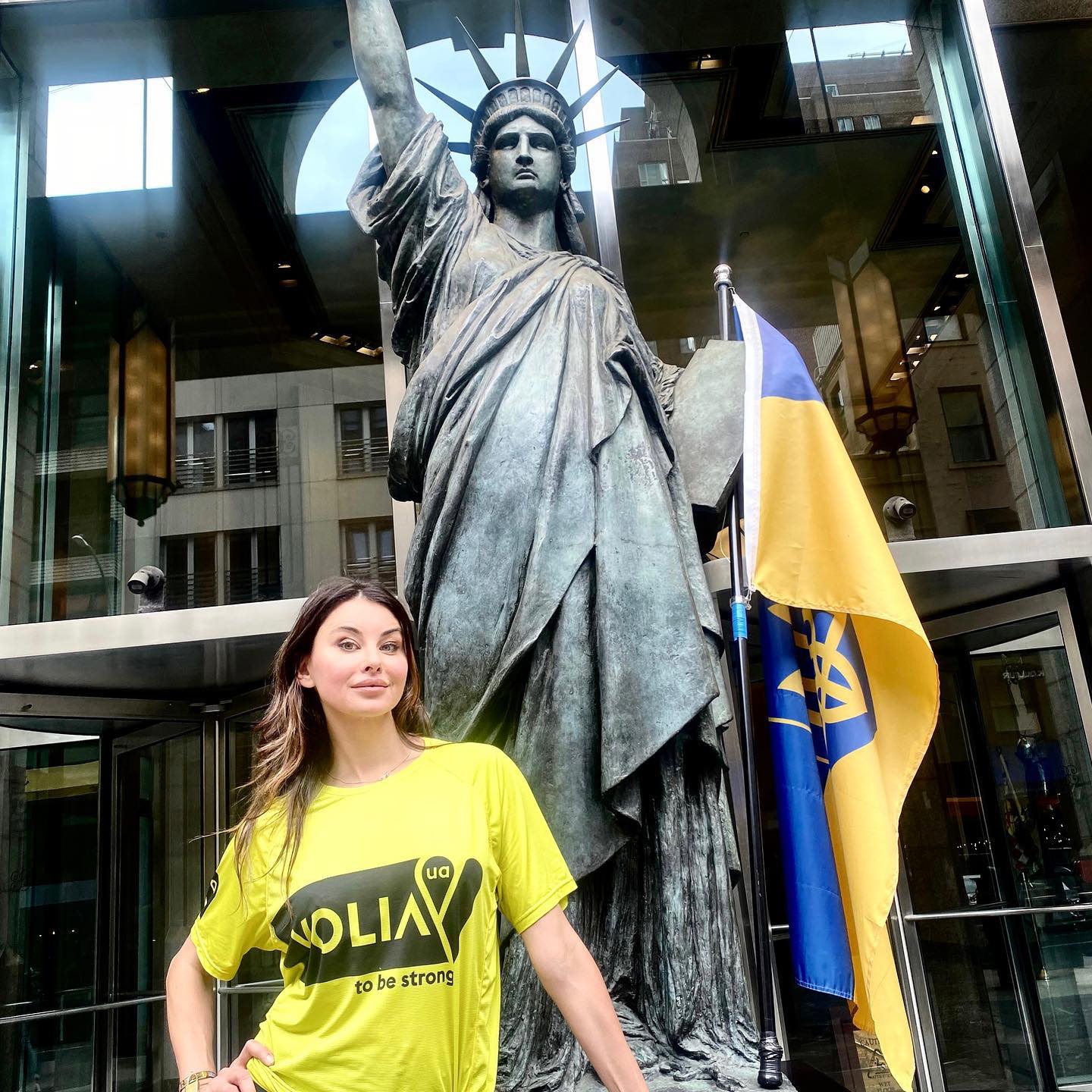 Українка, яка підкорила Голлівуд, втратила брата на війні: "Пішов добровольцем"