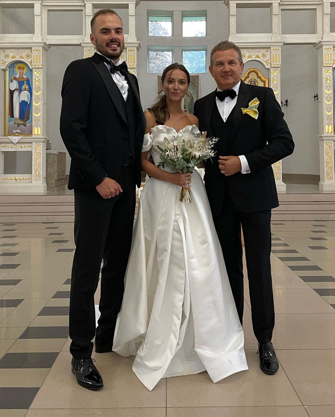 Вышла замуж за воина ВСУ: Горбунов показал чувственные фото со свадьбы племянницы