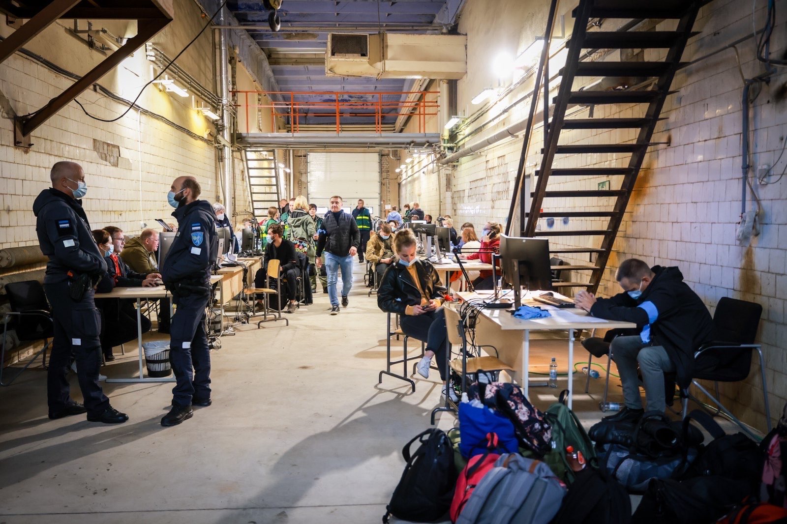 Гуманітарна катастрофа. Сотні українських біженців мерзнуть на кордоні Росії з ЄС