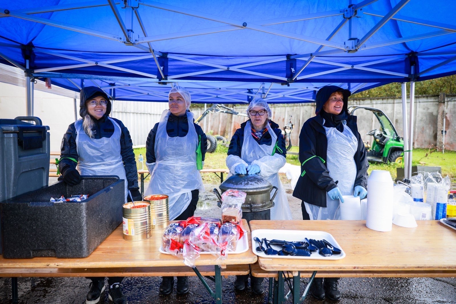 Черги на кілька днів. На кордоні Естонії збільшилось число українських біженців