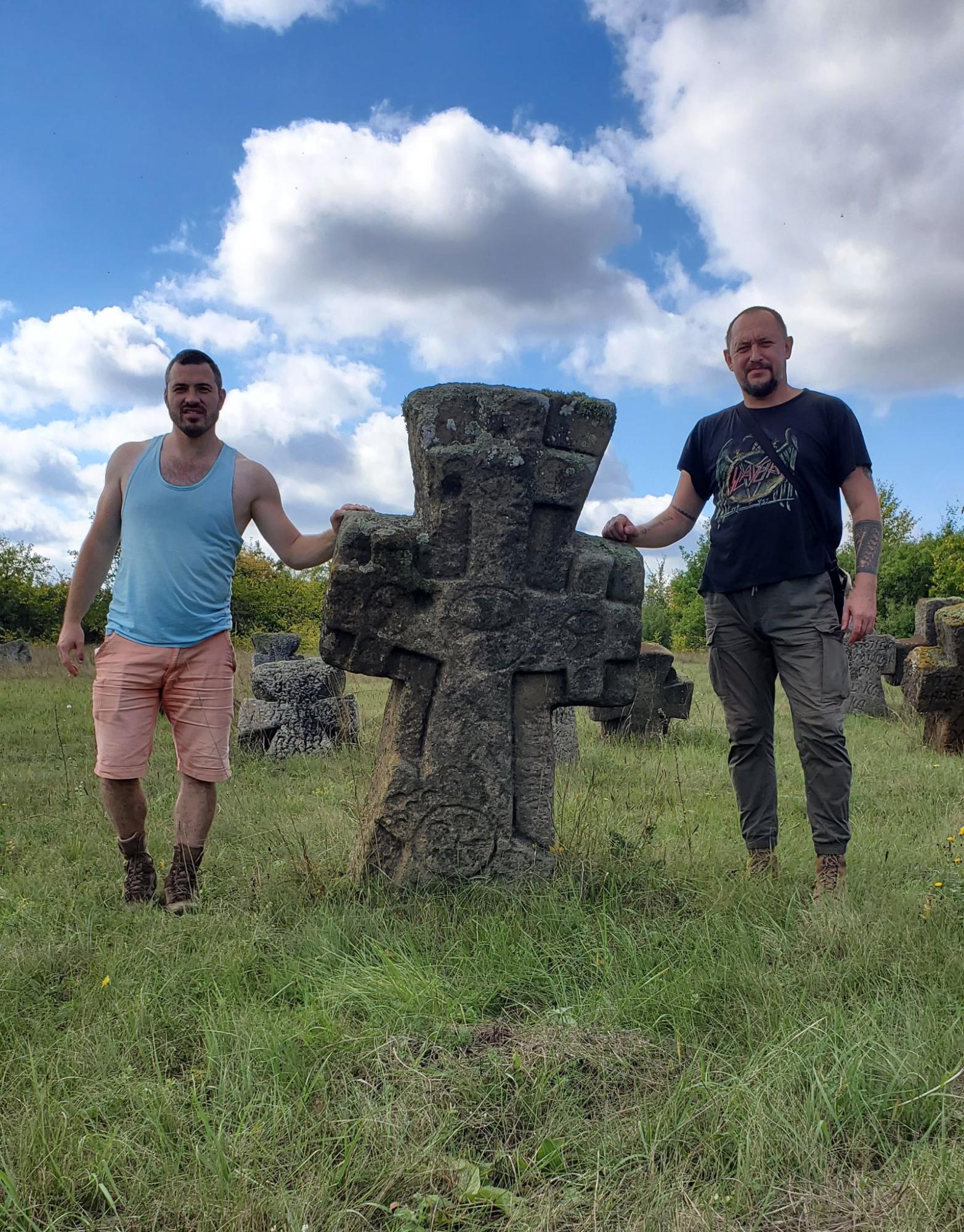 Унікальні докази історії. В експедиціях знаходять давньоукраїнські кам'яні хрести