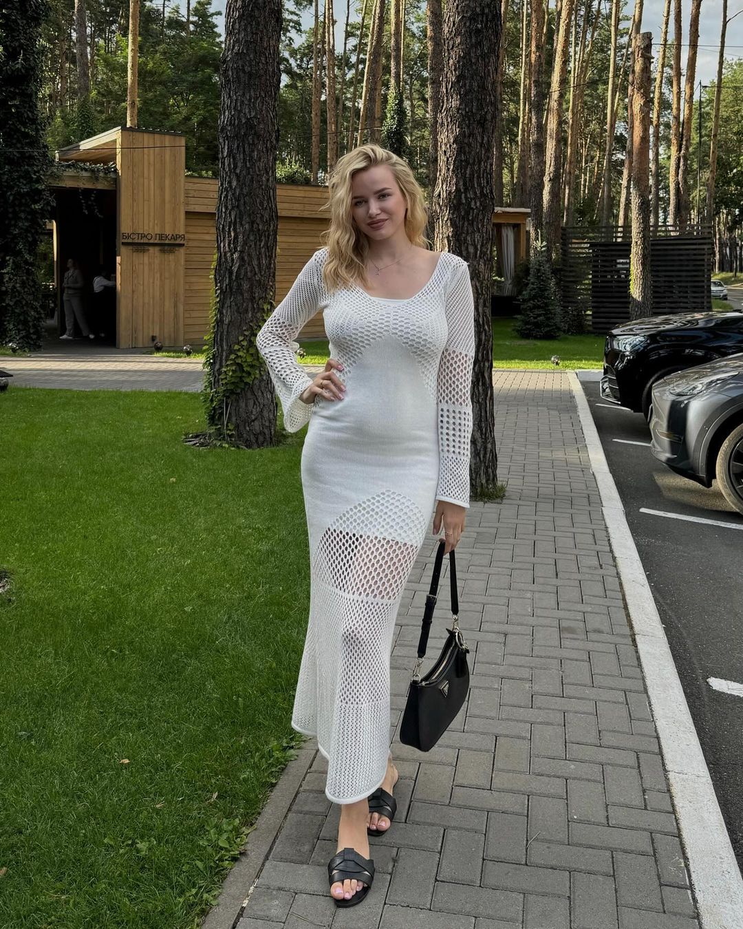 Українська блогерка з "заниженою самооцінкою" купила "мерс" за 7 мільйонів: чим вона займається