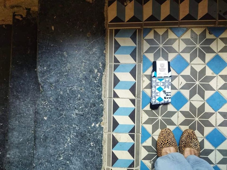 "Ми відновлюємо пам'ять". Як франківчанка зберігає історію, реставруючи старовинні двері