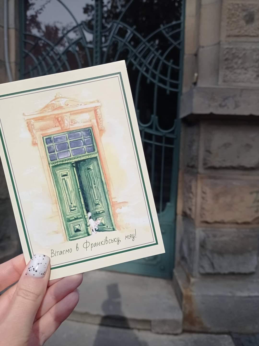 "Ми відновлюємо пам'ять". Як франківчанка зберігає історію, реставруючи старовинні двері