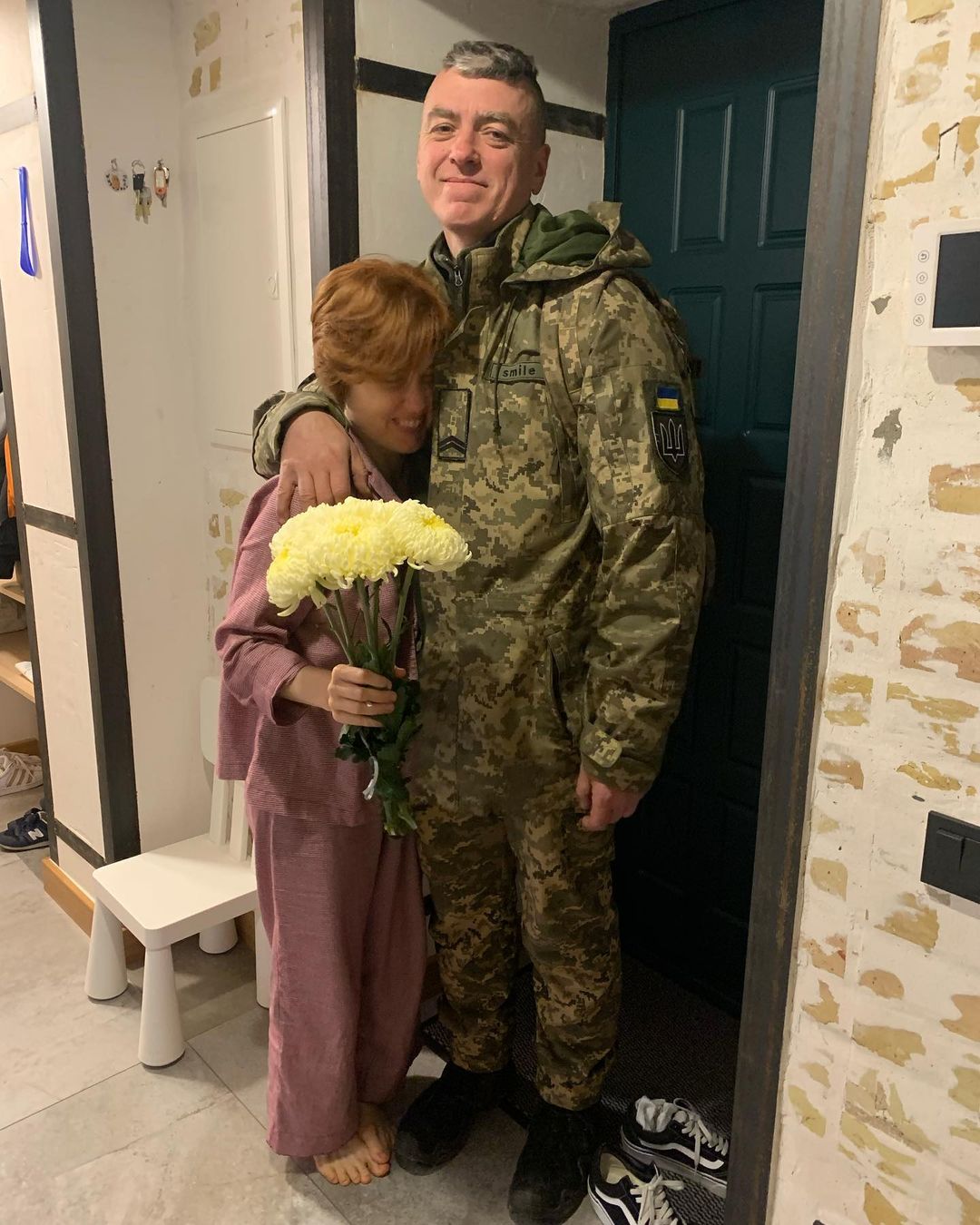 Художниця Гапчинська показала зворушливе відео, як вона з донькою зустрічала чоловіка з передової