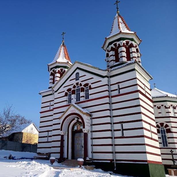 На Буковині священик УПЦ МП не пустив тіло загиблого воїна до церкви для відспівування (відео)