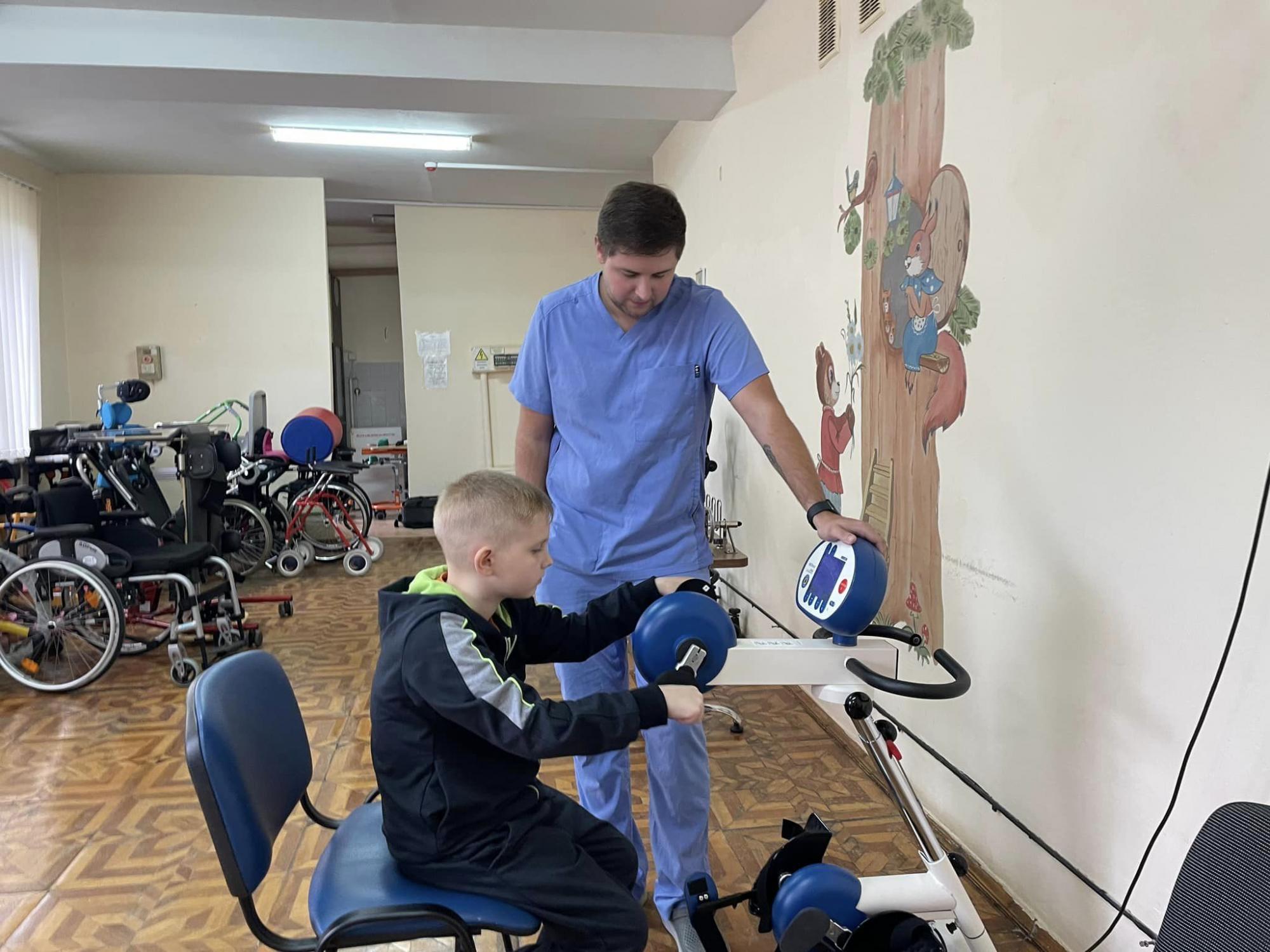 Львовские врачи поставили на ноги 11-летнего Артема из Харькова, который пережил кому и 8 операций