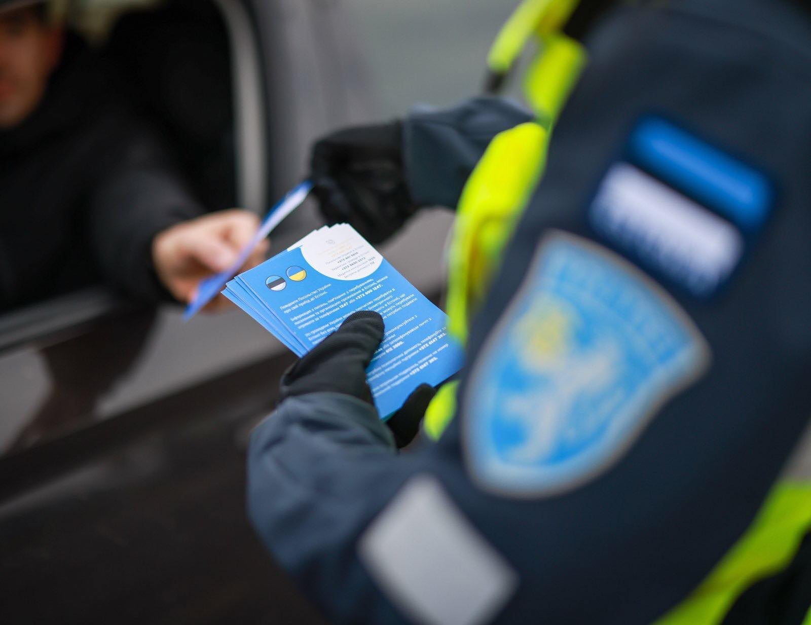 Черги на кілька днів. На кордоні Естонії збільшилось число українських біженців