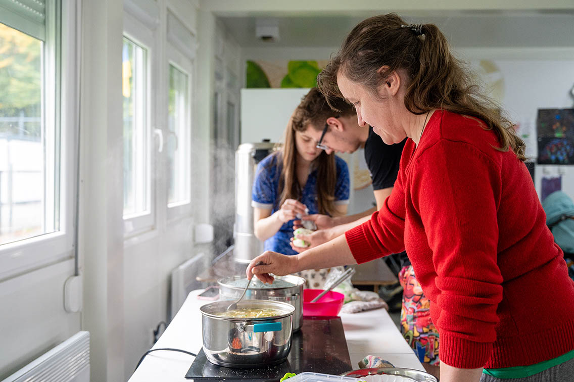 Як зараз живуть люди у модульному містечку у Львові: промовисті фото