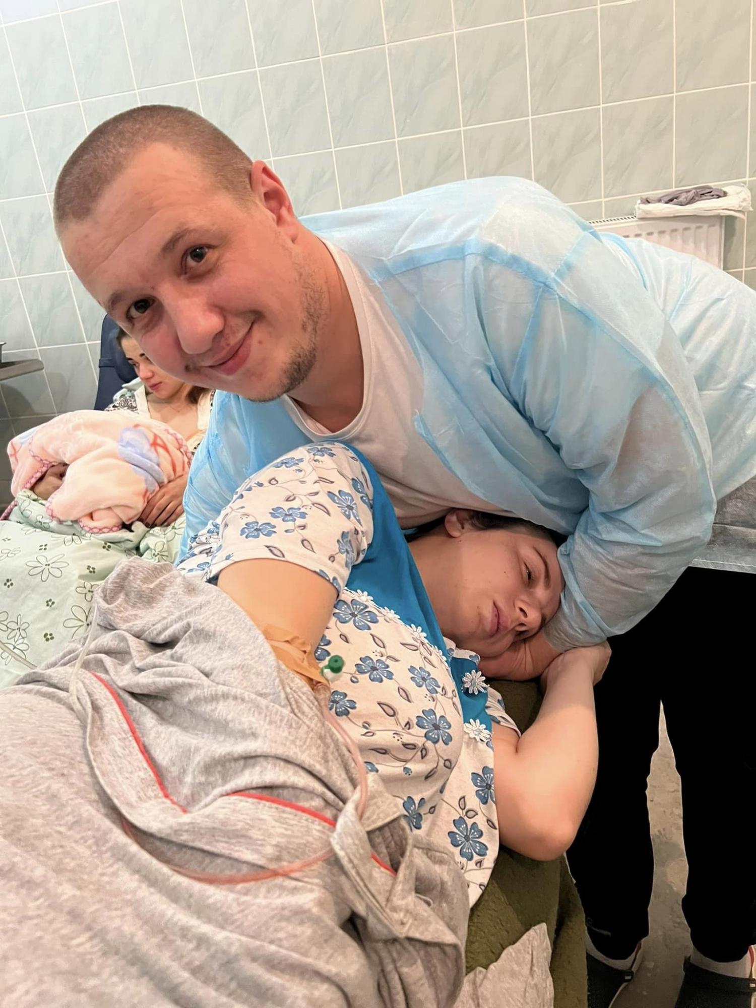 Жизнь продолжается: во время массового обстрела в бомбоубежище Калуша родился малыш