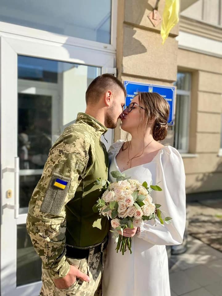 Кохання врятує світ: скільки пар одружились у День захисників і захисниць