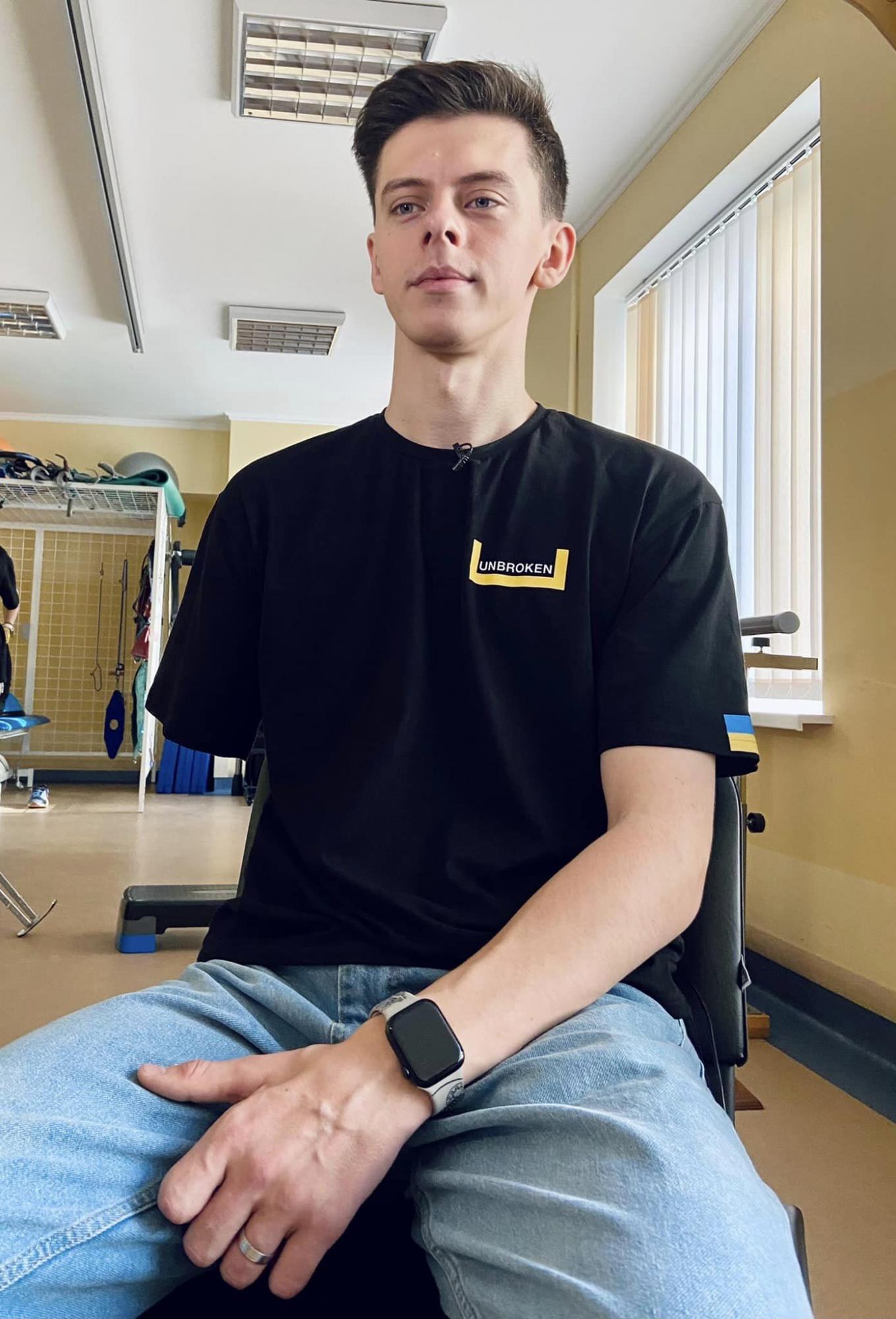 Одружились прямо у лікарні: історія кохання українського військового, який втратив руку