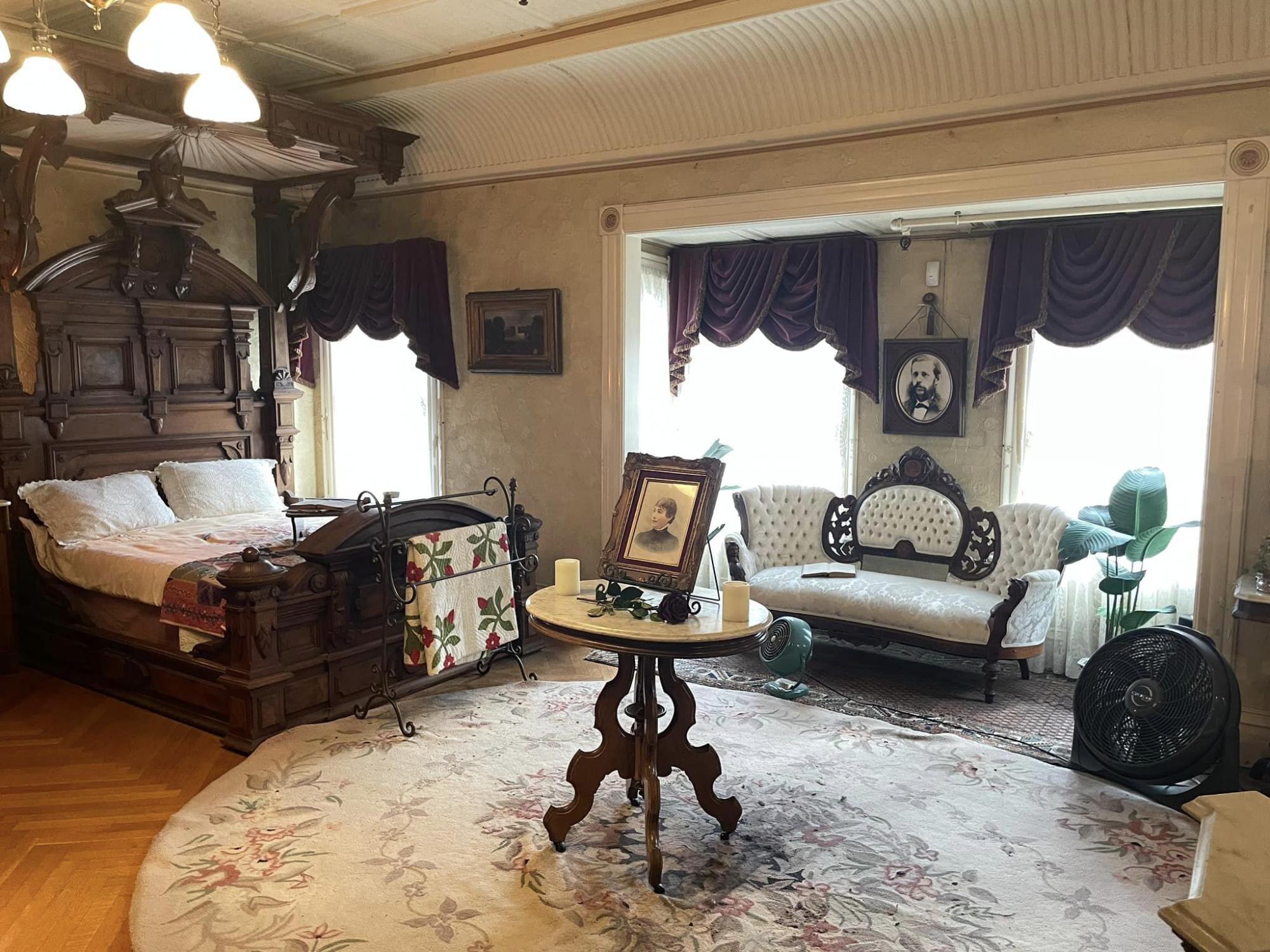 Українець показав будинок із лабіринтами для духів: захоплюючі фото