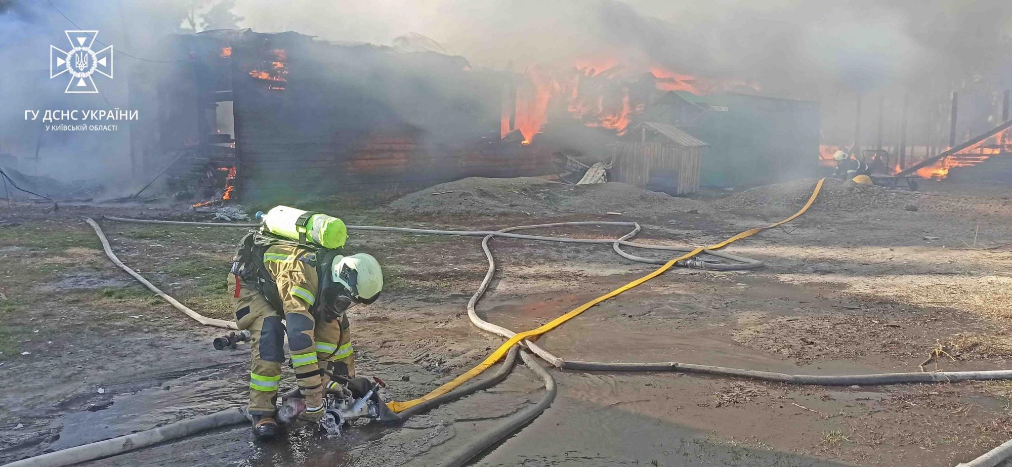 Під Ірпенем згоріло 450 квадратів, бо власник не дозволив рятувальникам набрати води: сказав, що не можна