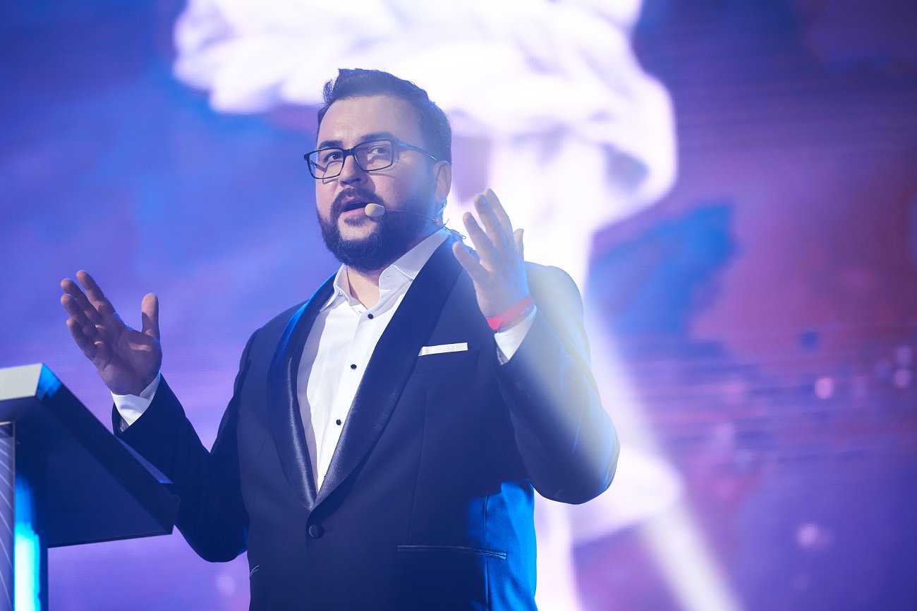 Стали відомі гонорари Лорак і "ВІА Гри" на початку 2000-х: ведучий "плюсів" назвав суми