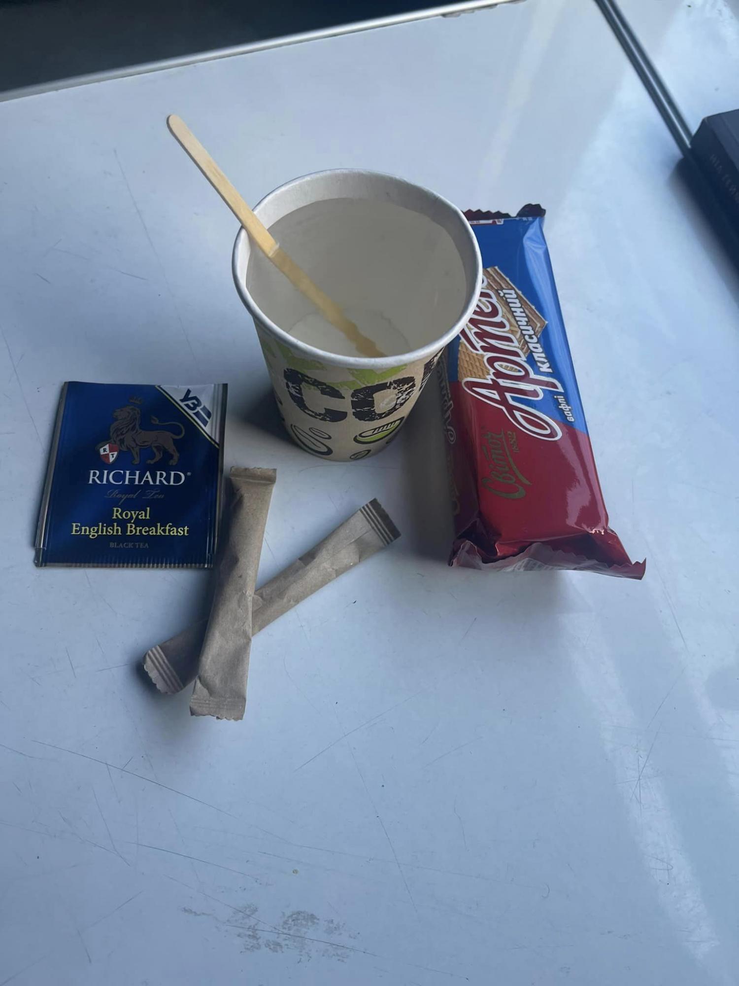 "Ви серйозно?" Укрзалізниця потрапила у скандал через російський чай і "план з продажу"